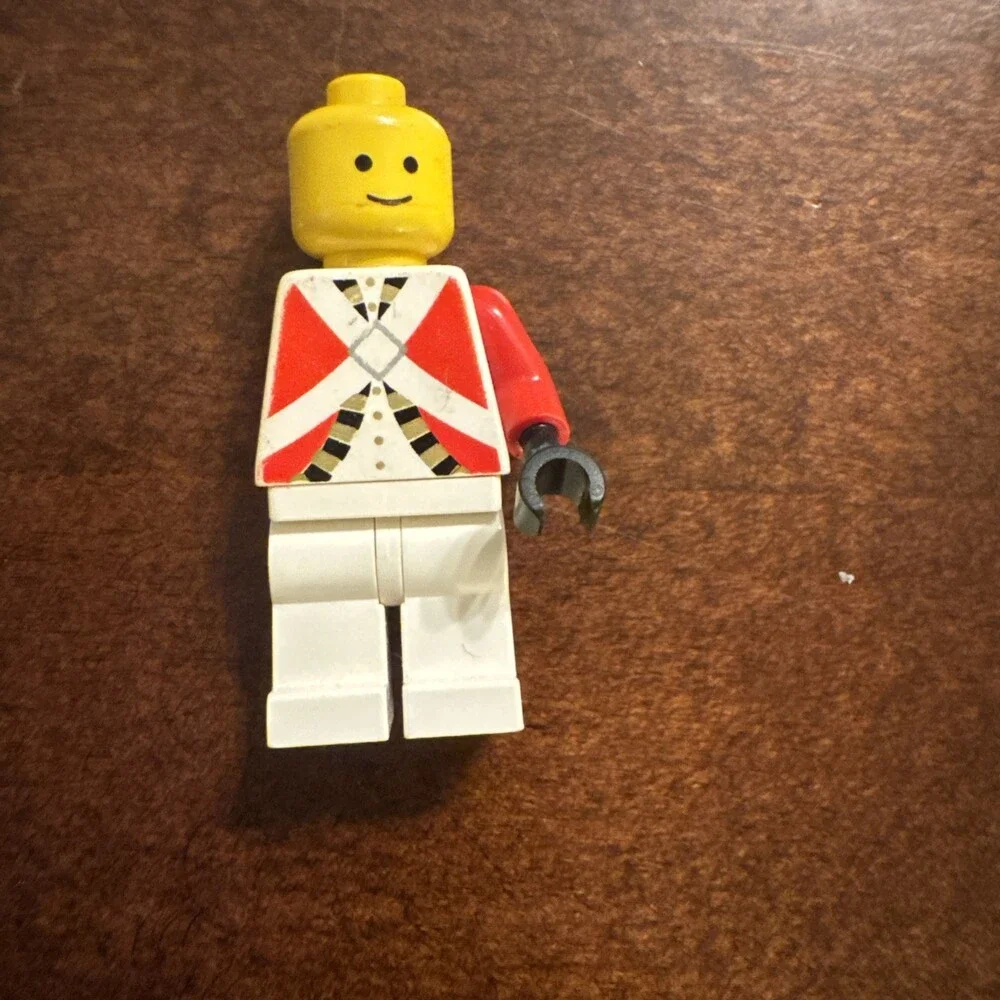 LEGO Pirates Minifigures Lot of 7 w/ Accessories Hats & Weapons